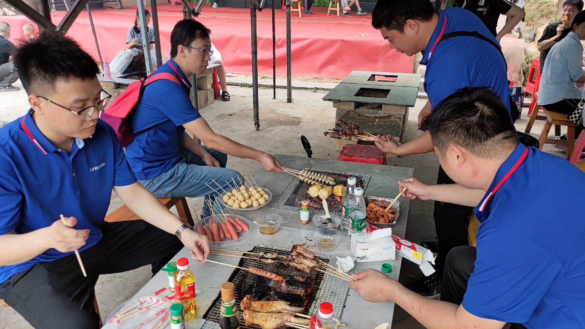松湖騎行，穿樹(shù)飛花；農(nóng)家休閑，擁抱自然